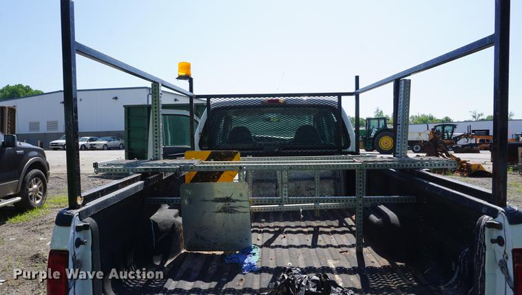 image for item DB6104 2005 Ford F350 Super Duty XL Crew Cab pickup truck