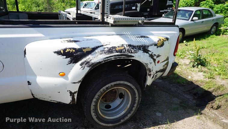 image for item DB6104 2005 Ford F350 Super Duty XL Crew Cab pickup truck