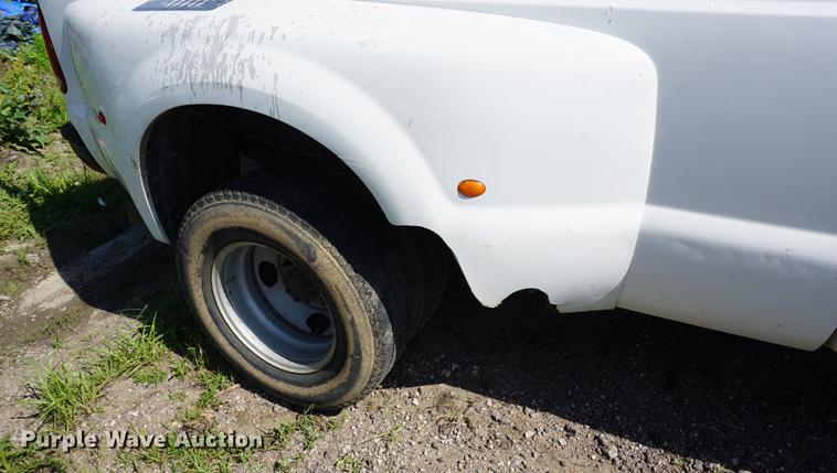 image for item DB6104 2005 Ford F350 Super Duty XL Crew Cab pickup truck