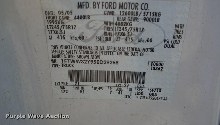 image for item DB6104 2005 Ford F350 Super Duty XL Crew Cab pickup truck