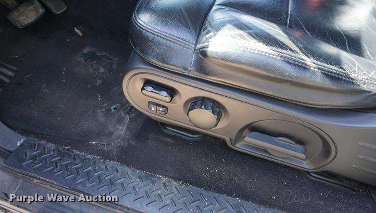 image for item DB6105 2005 Ford F150 Lariat SuperCrew pickup truck