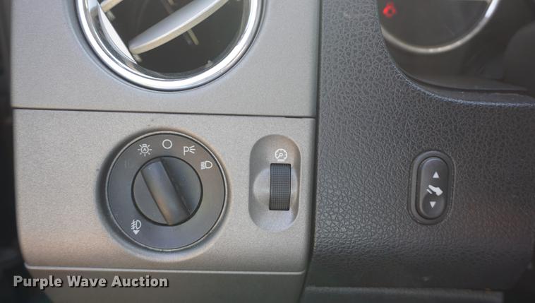 image for item DB6105 2005 Ford F150 Lariat SuperCrew pickup truck