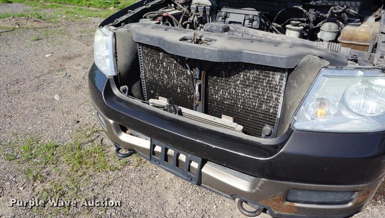 image for item DB6105 2005 Ford F150 Lariat SuperCrew pickup truck