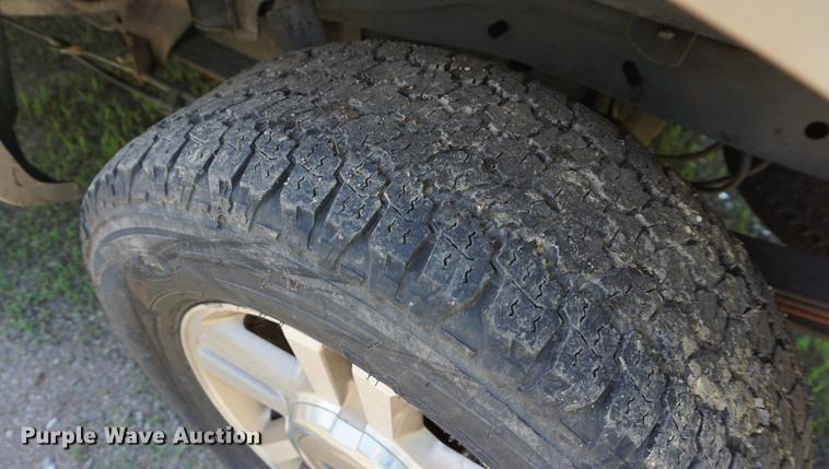 image for item DB6105 2005 Ford F150 Lariat SuperCrew pickup truck