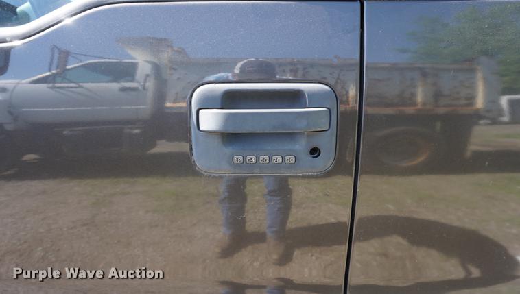 image for item DB6105 2005 Ford F150 Lariat SuperCrew pickup truck