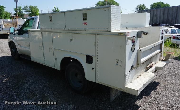 image for item DB6107 2003 Ford F350 Super Duty XL utility bed pickup truck