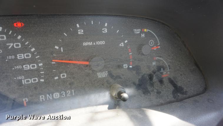 image for item DB6107 2003 Ford F350 Super Duty XL utility bed pickup truck