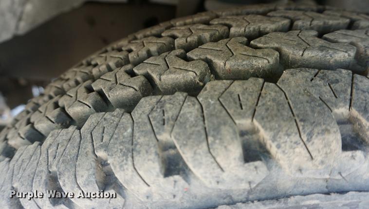 image for item DB6107 2003 Ford F350 Super Duty XL utility bed pickup truck