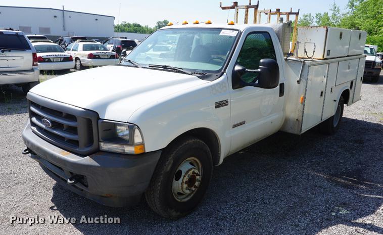 image for item DB6108 2004 Ford F350 Super Duty XL utility bed pickup truck