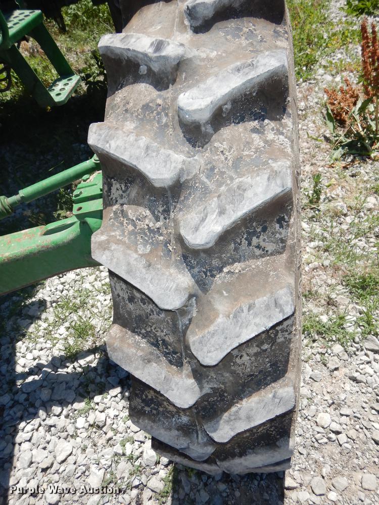 image for item DB8471 2009 John Deere 5065E tractor