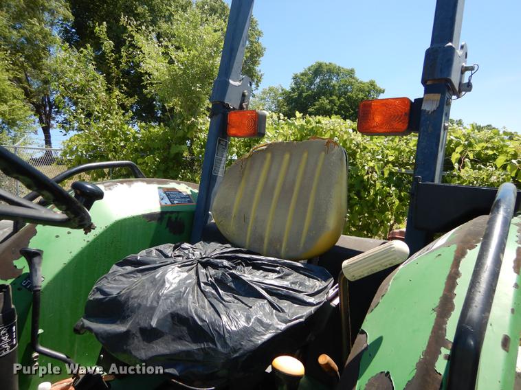 image for item DB8472 1999 John Deere 5310 tractor