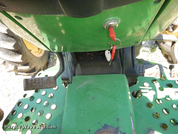 image for item DB8472 1999 John Deere 5310 tractor