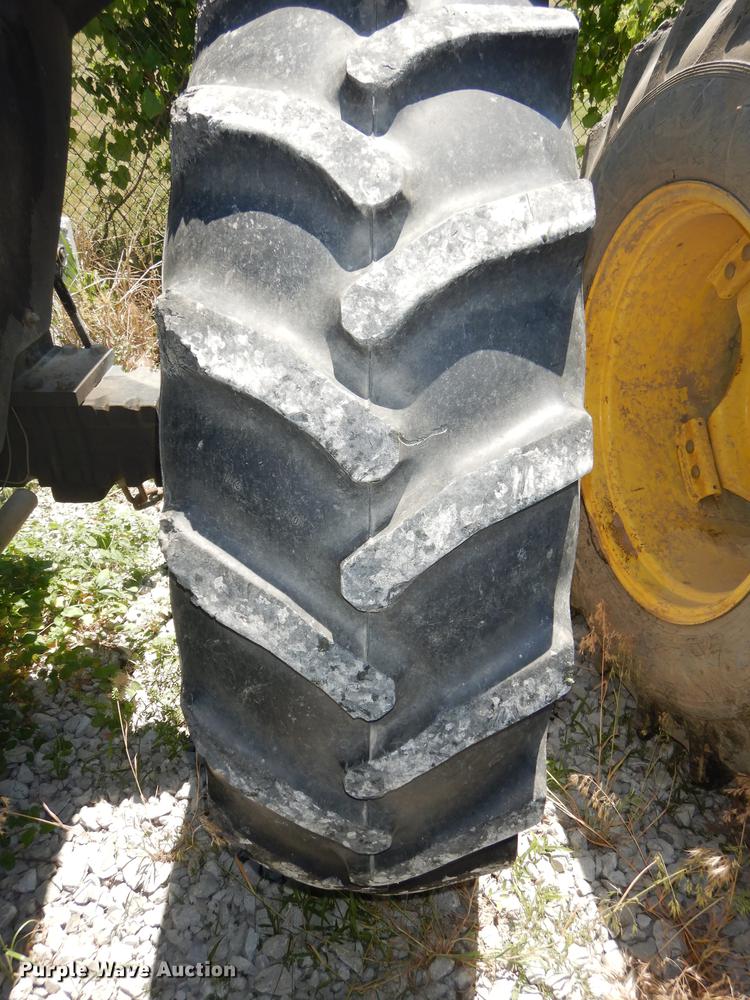 image for item DB8472 1999 John Deere 5310 tractor