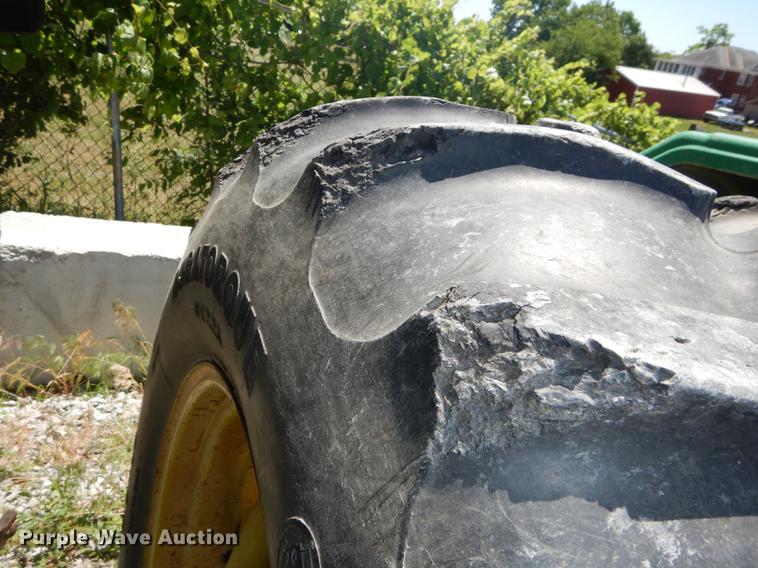 image for item DB8472 1999 John Deere 5310 tractor