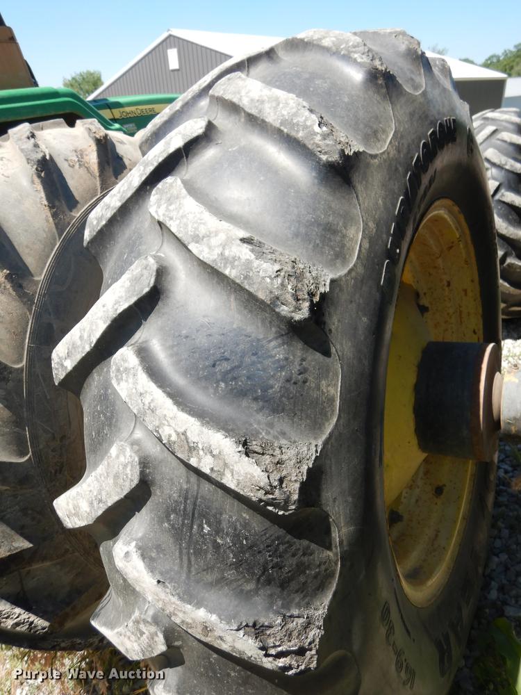 image for item DB8472 1999 John Deere 5310 tractor