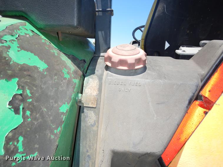 image for item DB8472 1999 John Deere 5310 tractor