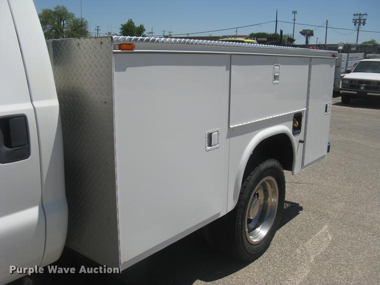 image for item DC2267 2003 Ford F550 Super Duty XL Crew Cab utility truck