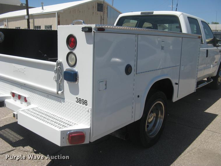 image for item DC2267 2003 Ford F550 Super Duty XL Crew Cab utility truck