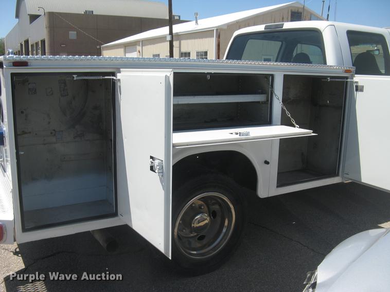 image for item DC2267 2003 Ford F550 Super Duty XL Crew Cab utility truck