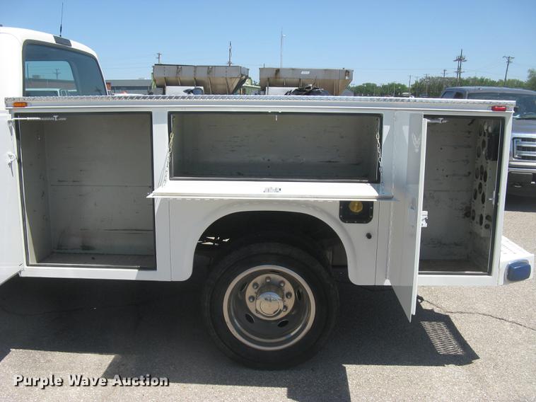 image for item DC2267 2003 Ford F550 Super Duty XL Crew Cab utility truck
