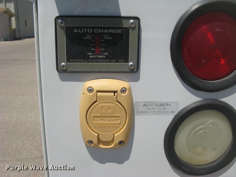 image for item DC2267 2003 Ford F550 Super Duty XL Crew Cab utility truck