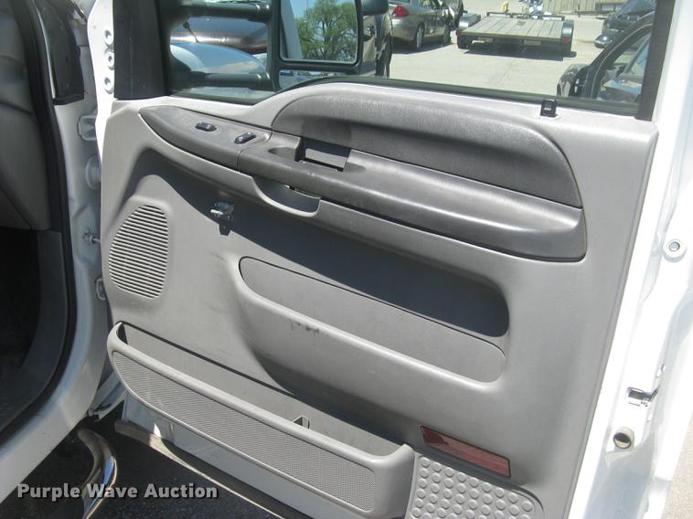image for item DC2267 2003 Ford F550 Super Duty XL Crew Cab utility truck