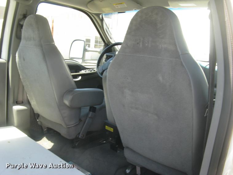 image for item DC2267 2003 Ford F550 Super Duty XL Crew Cab utility truck