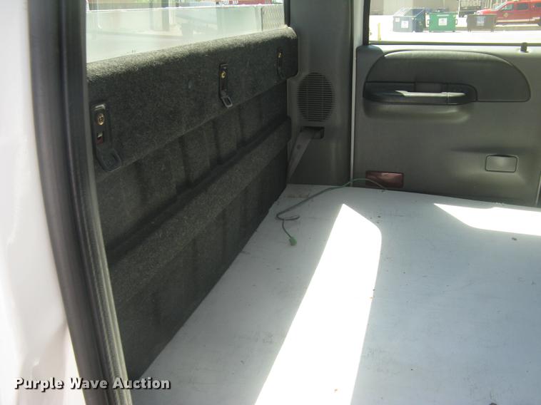 image for item DC2267 2003 Ford F550 Super Duty XL Crew Cab utility truck