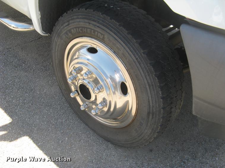 image for item DC2267 2003 Ford F550 Super Duty XL Crew Cab utility truck