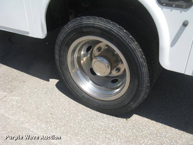 image for item DC2267 2003 Ford F550 Super Duty XL Crew Cab utility truck