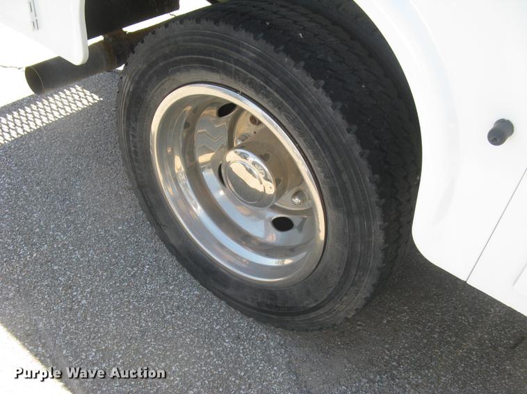 image for item DC2267 2003 Ford F550 Super Duty XL Crew Cab utility truck