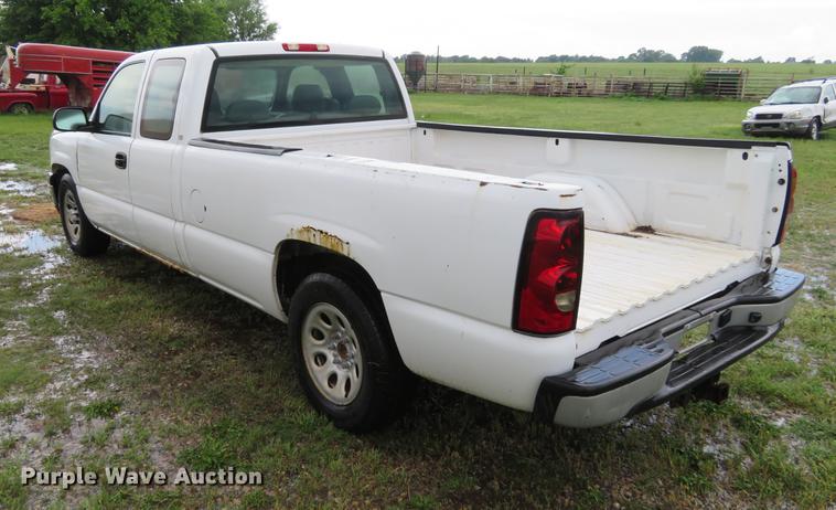 image for item DC2272 2005 Chevrolet Silverado 1500 Ext. Cab pickup truck