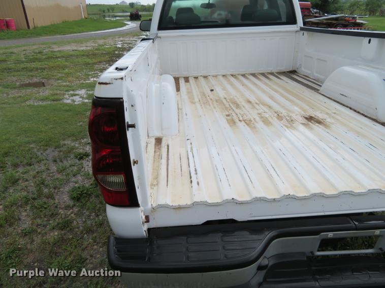 image for item DC2272 2005 Chevrolet Silverado 1500 Ext. Cab pickup truck