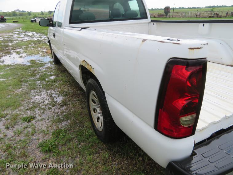 image for item DC2272 2005 Chevrolet Silverado 1500 Ext. Cab pickup truck