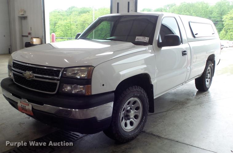 image for item DC7257 2006 Chevrolet Silverado 1500 pickup truck
