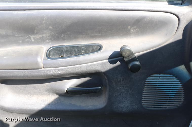 image for item DC7543 2001 Dodge Ram 1500 pickup truck