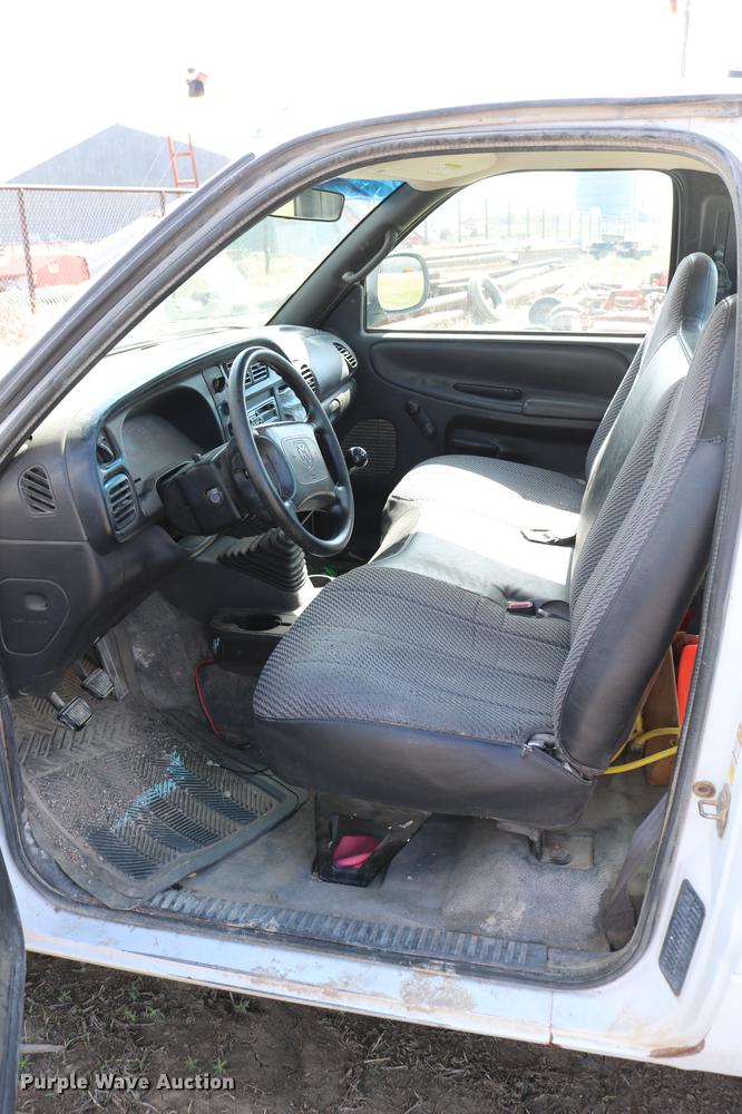 image for item DC7543 2001 Dodge Ram 1500 pickup truck