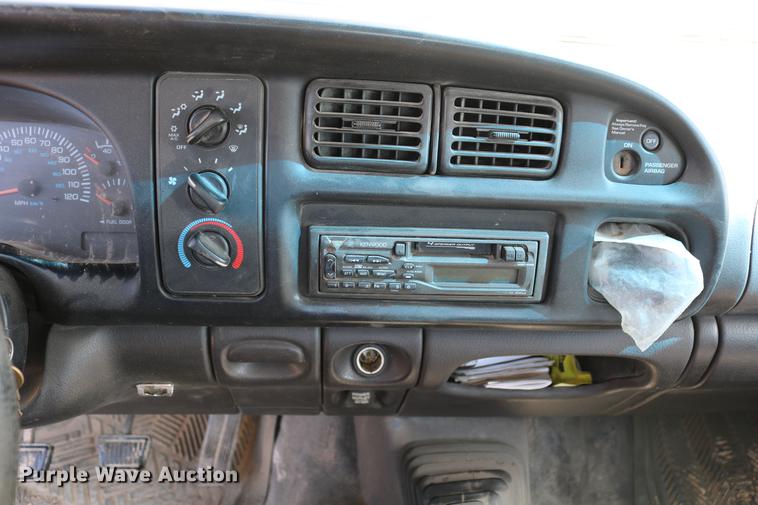 image for item DC7543 2001 Dodge Ram 1500 pickup truck