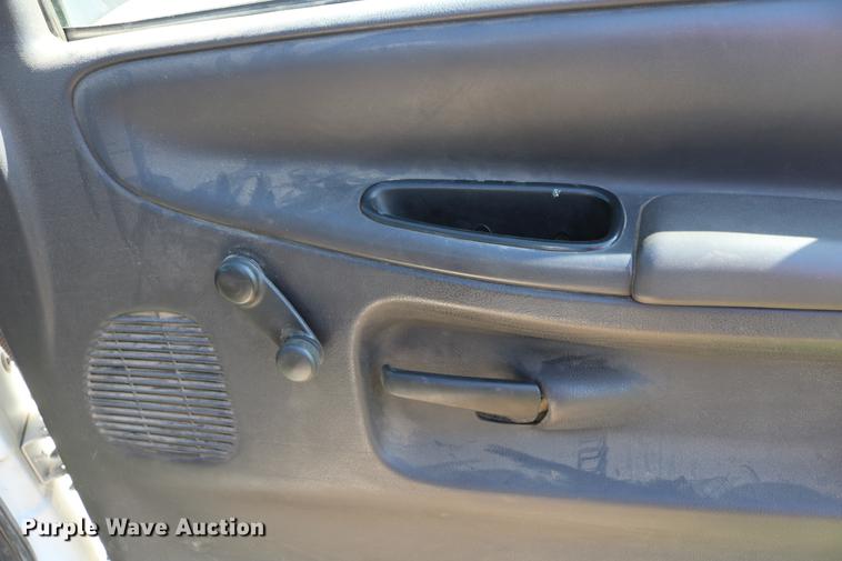 image for item DC7543 2001 Dodge Ram 1500 pickup truck