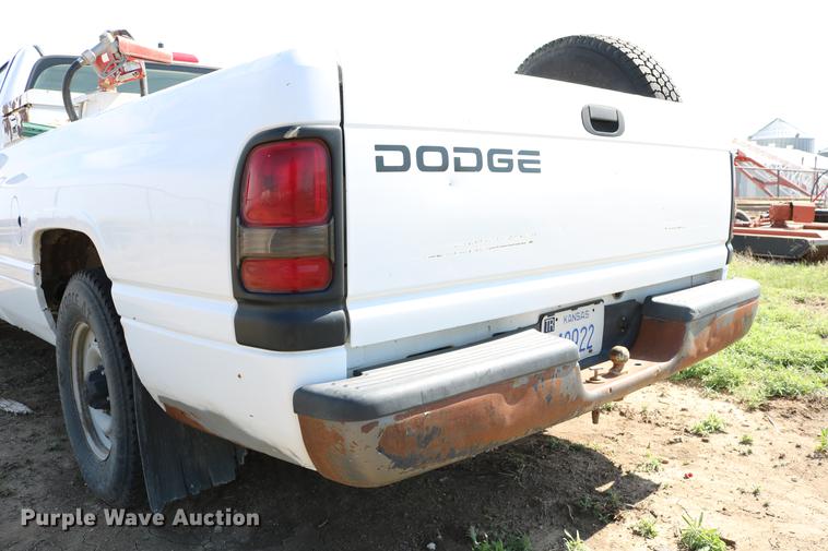 image for item DC7543 2001 Dodge Ram 1500 pickup truck
