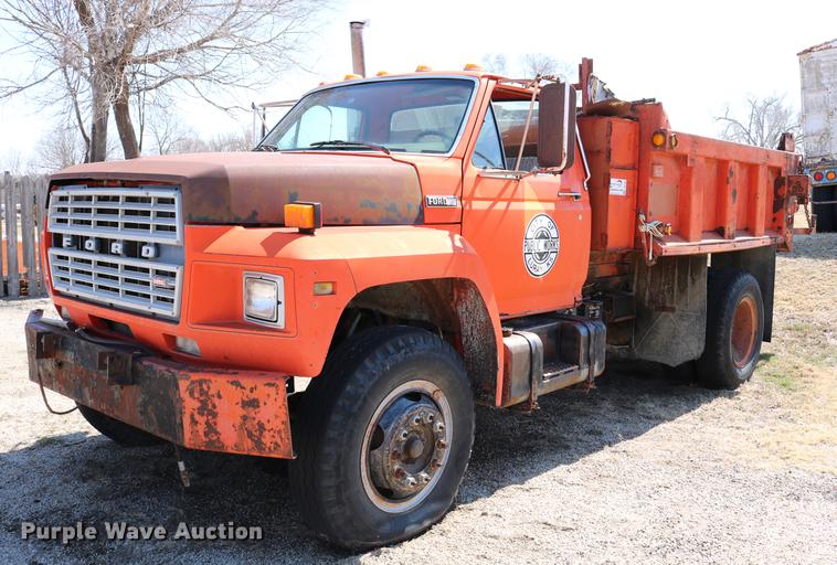 image for item DC7663 1983 Ford F700 dump truck