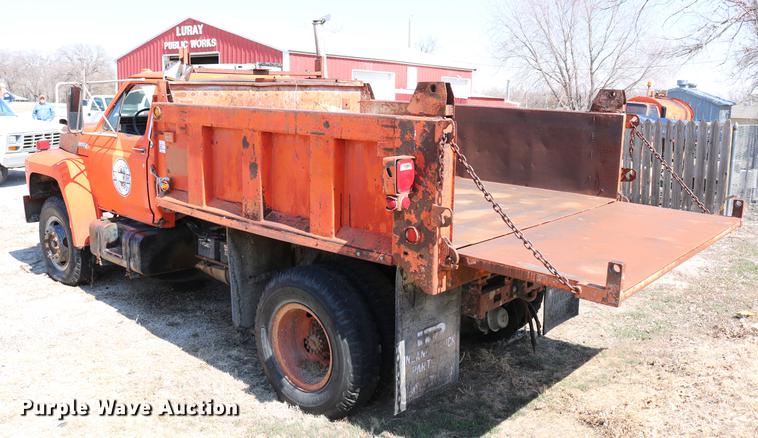 image for item DC7663 1983 Ford F700 dump truck
