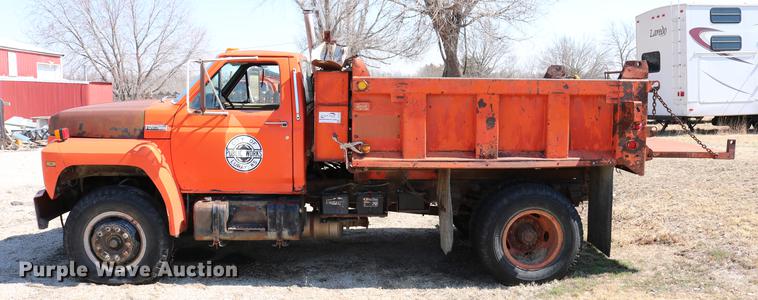 image for item DC7663 1983 Ford F700 dump truck