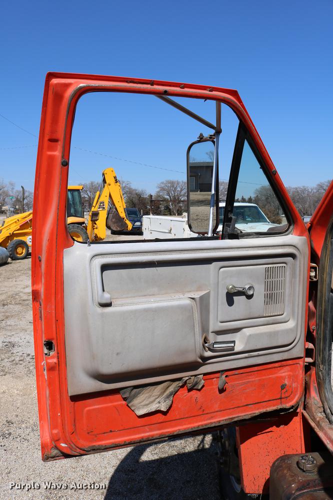 image for item DC7663 1983 Ford F700 dump truck