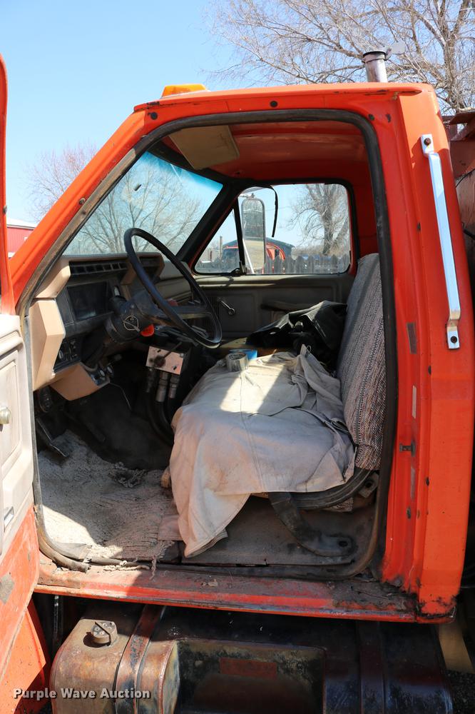 image for item DC7663 1983 Ford F700 dump truck
