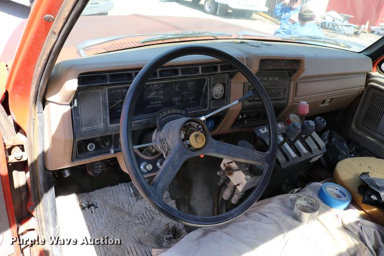 image for item DC7663 1983 Ford F700 dump truck