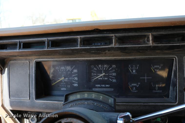 image for item DC7663 1983 Ford F700 dump truck