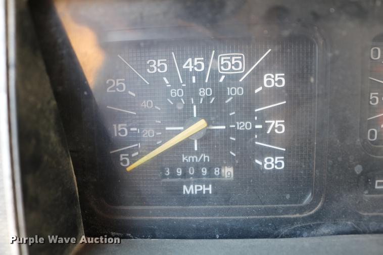 image for item DC7663 1983 Ford F700 dump truck