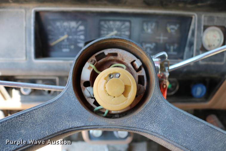 image for item DC7663 1983 Ford F700 dump truck