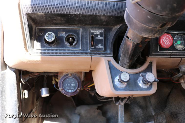 image for item DC7663 1983 Ford F700 dump truck